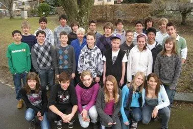 Bild: Schüler schreiben ein Buch