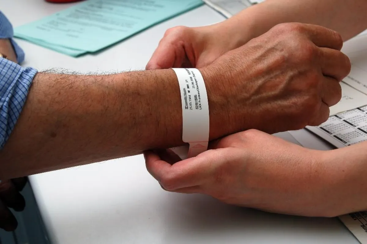 Konsequent hohe Qualität in der Patientenversorgung durch die Patientenarmbänder Armilla Stick von Mediaform