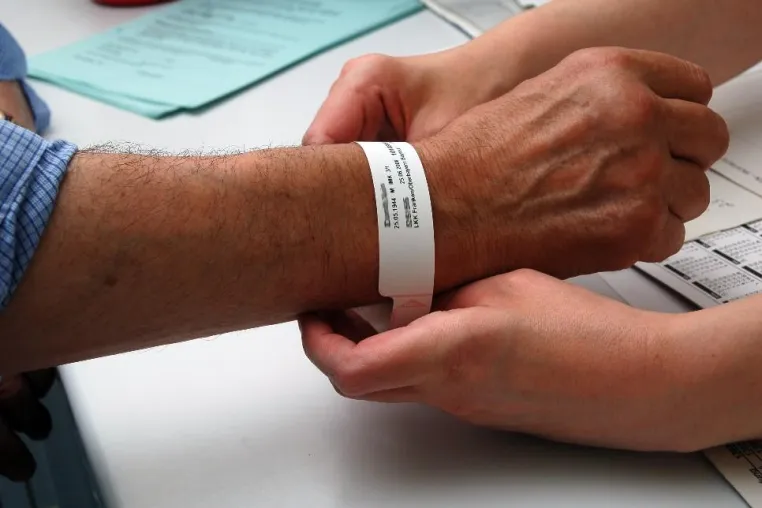 Bild: Klinikum Traunstein erhöht Sicherheit in der Patientenidentifikation