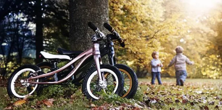 Bild: Luxus en miniature von MORES® – Das Luxus-Laufrad Petitpierre lässt nicht nur Kinderaugen leuchten