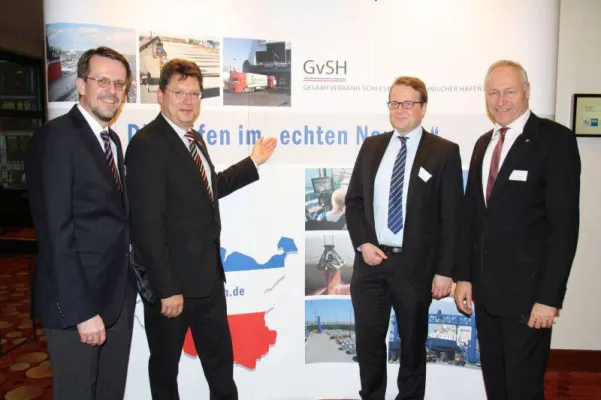 Maritimes Frühstück 2015 in Berlin: Maritime Branche Schleswig-Holsteins untermauert ihre Bedeutung in Berlin Bild: Maritimes Frühstück 2015 in Berlin: Maritime Branche Schleswig-Holsteins untermauert ihre Bedeutung in Berlin