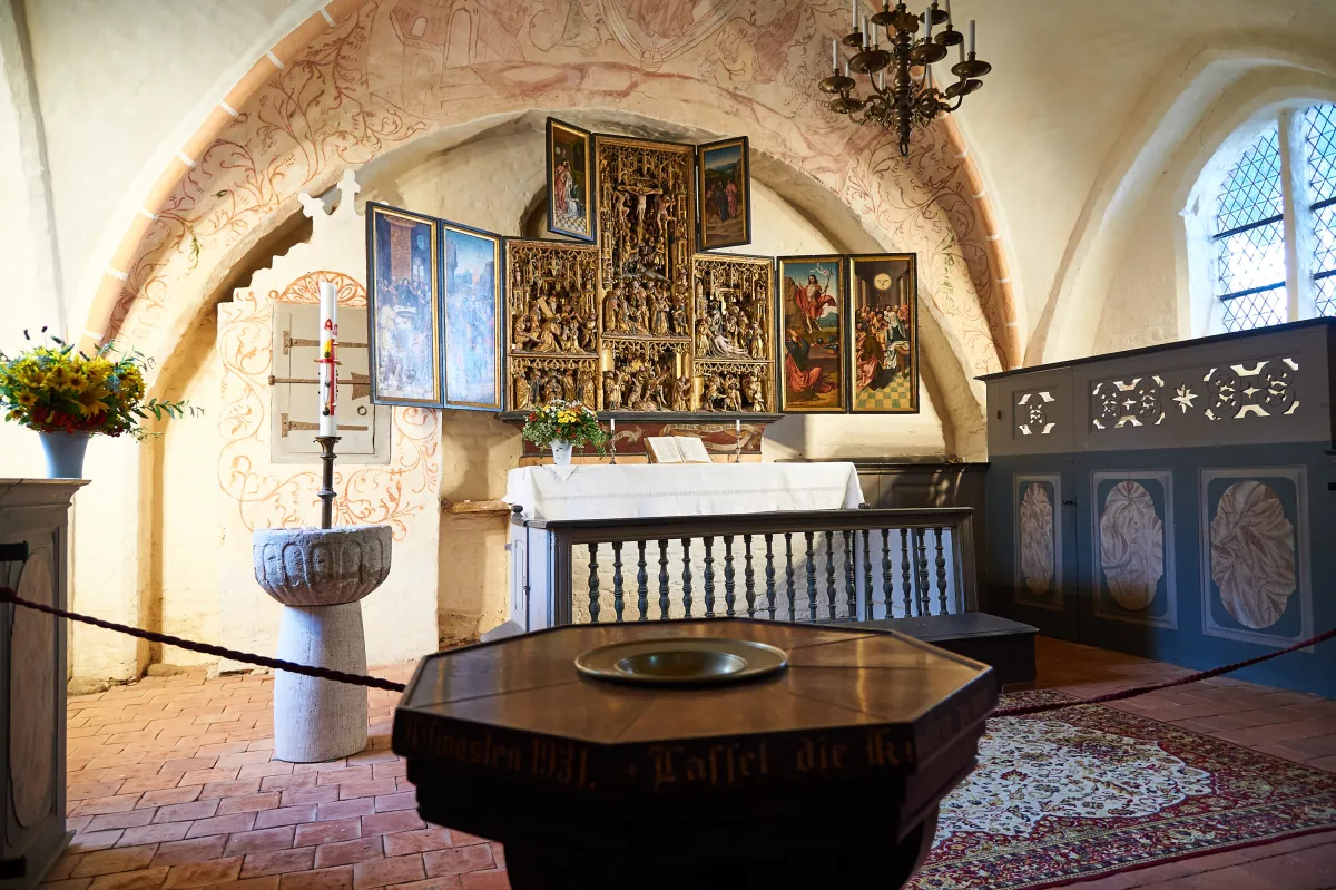 Der Antwerpener Schnitzaltar (um 1520) in der St. Marien Kirche zu Ummanz (© Ostseeappartements Rügen)