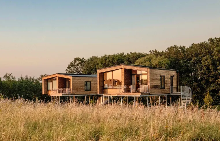 Bild: Wenn es draußen ruhiger wird: Herbst Auszeit im Baumhaus an der Ostsee