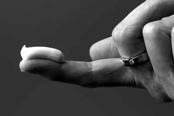 Hautpflege bei Schuppenflechte: Was die Haut im Sommer braucht Bild: Hautpflege bei Schuppenflechte: Was die Haut im Sommer braucht