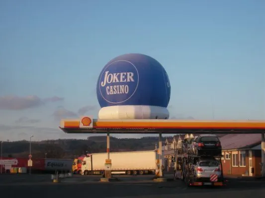 Riesen Leuchtballons strahlen für JOKER Casinos Bild: Riesen Leuchtballons strahlen für JOKER Casinos