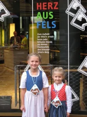 Bild: Zur Wies’n gibt’s im Sporthaus des Südens Schusterberge aus Lebkuchen