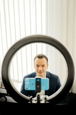 Bild: Fragen an den Immobilienprofi Florian Bauer