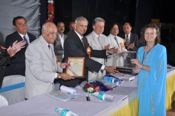 Bild: Maharishi Ayurveda Privatklinik Bad Ems feiert 20-jähriges Jubiläum / Hohe Auszeichnung aus Indien