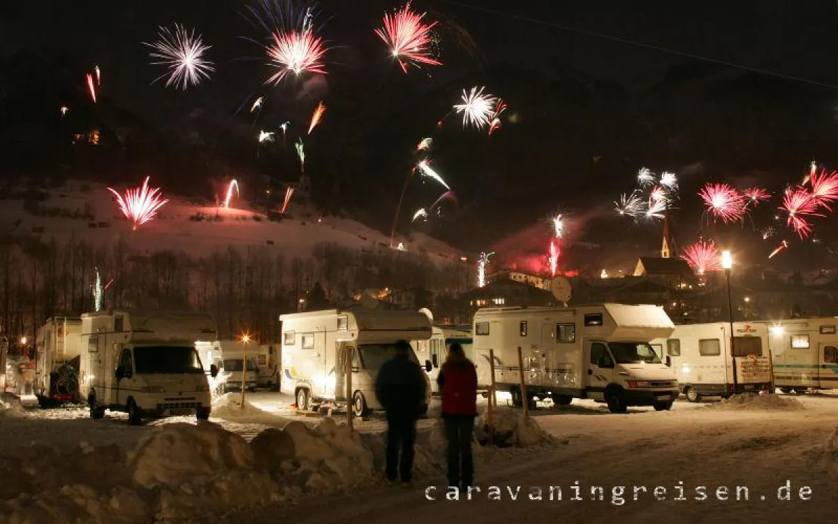 Caravaning im Schnee ist ein ganz besonderes Erlebnis. CaravaningReisen.de gibt Praxistipps für den Winterurlaub.