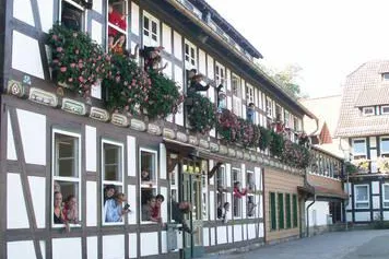 Bildung - Leben - Perspektive: Privatschule und Internat Landschulheim Grovesmühle Bild: Bildung - Leben - Perspektive: Privatschule und Internat Landschulheim Grovesmühle
