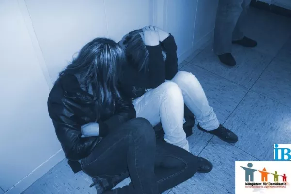 Bild: Blue-Eyed-Workshop am Bildungszentrum des IB in Neunkirchen öffnet Jugendlichen die Augen