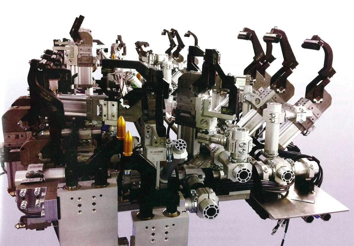 Auf der Hannover Messe 2015 zeigt die Univer GmbH unter anderem das modulare Greifersystem GR8.