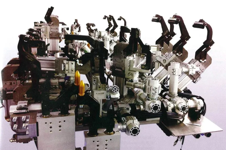 Bild: Univer GmbH zeigt breite Produktpalette auf der Hannover Messe 2015