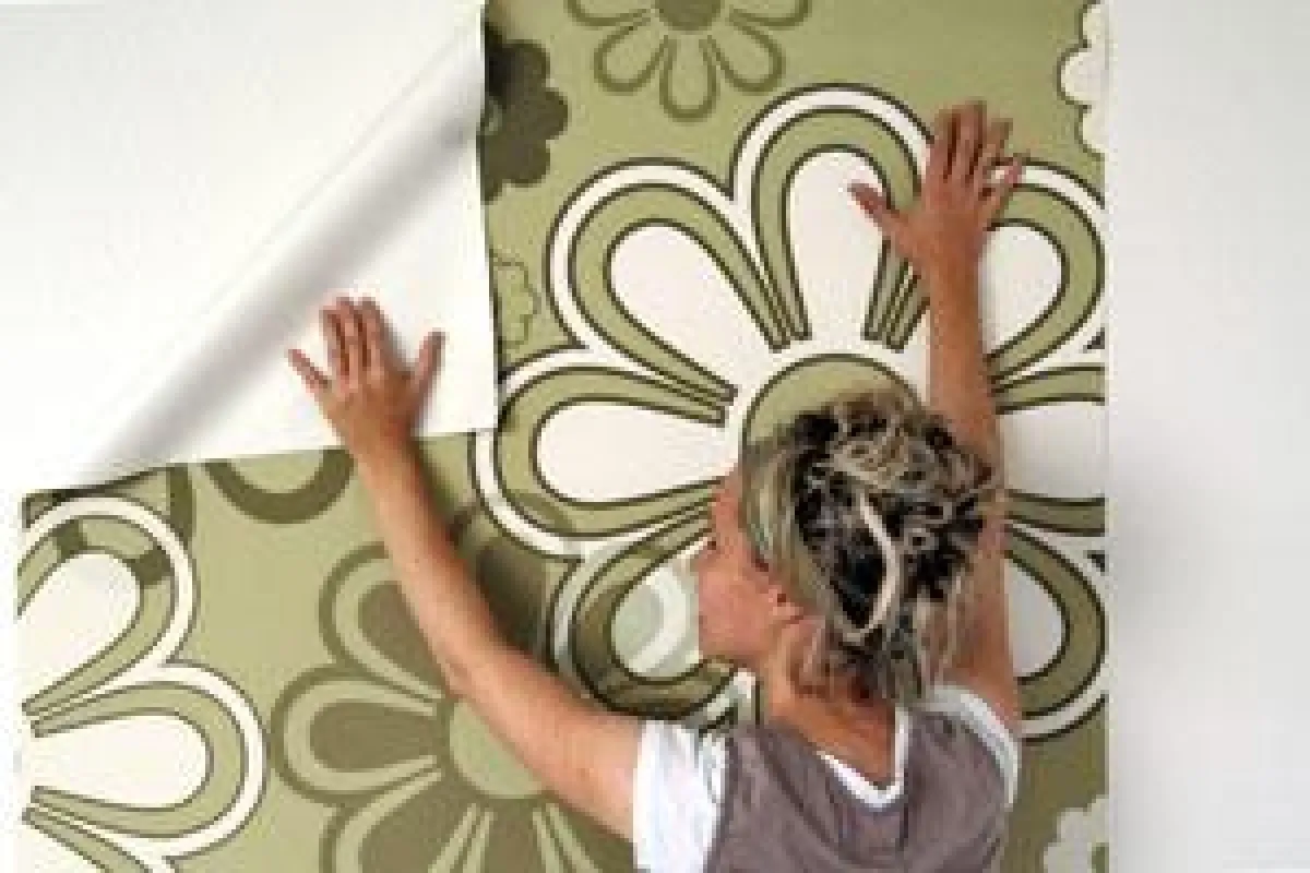 Anbringung einer Fototapete, Copyright by www.atelier2f.de