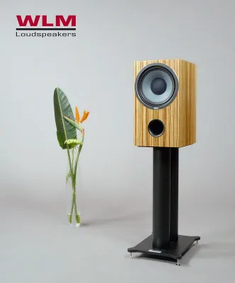 Bild: „Große Lautsprecher brauchen große Stative“