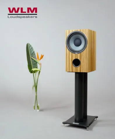 Bild: „Große Lautsprecher brauchen große Stative“