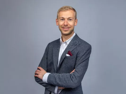 Bild: Jonas Frewert: Wie Unternehmen mit KI-Sichtbarkeit die Weltwirtschaft beeinflussen