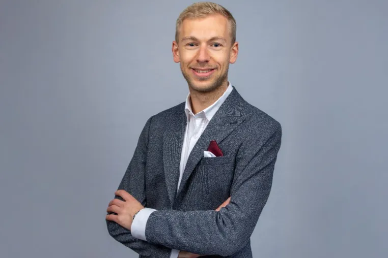 Bild: Jonas Frewert: Wie Unternehmen mit KI-Sichtbarkeit die Weltwirtschaft beeinflussen