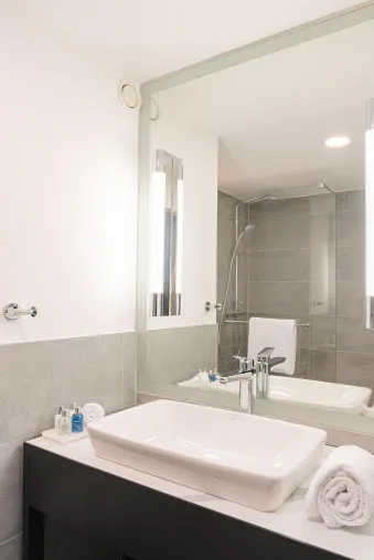 Statt das Handtuch zu werfen, hat das Radisson Blu Hotel, Dortmund lieber fleißig renoviert! Bild: Statt das Handtuch zu werfen, hat das Radisson Blu Hotel, Dortmund lieber fleißig renoviert!