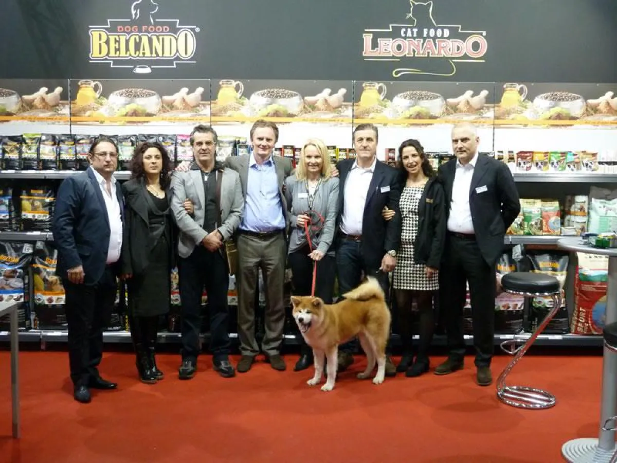 BEWITAL petfood: Stand und Team bei der Milano Dog Show