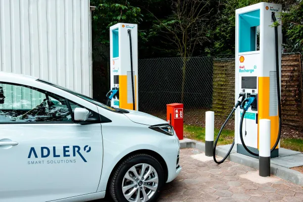 Bild: ADLER Smart Solutions installiert 100 weitere Schnellladelösungen auf Shell Tankstellen.