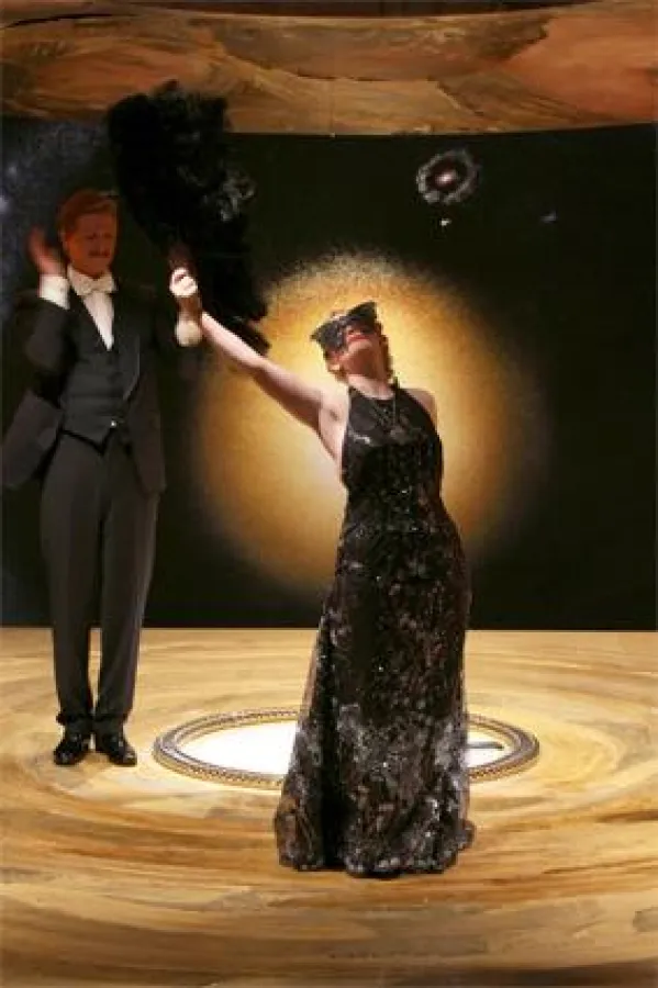 Ein rauschendes Fest ? Noch feiern Eisenstein und Adele ausgelassen. Bildquelle: Joachim Flügel