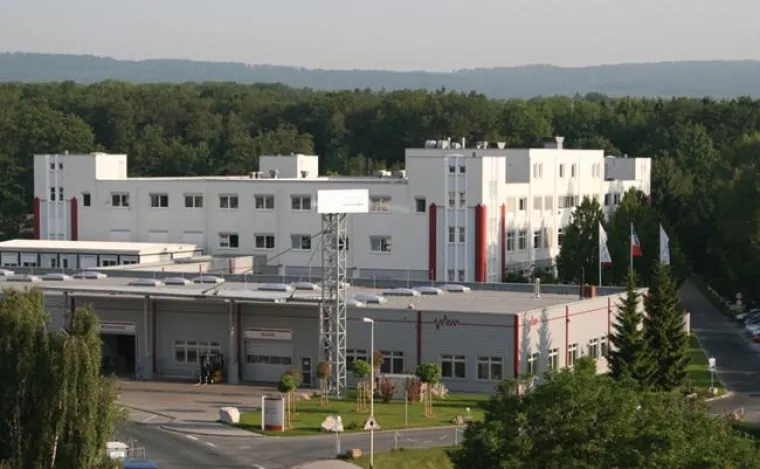 Bild: Neuer Ausbildungsberuf bei peiker: Verfahrensmechaniker/in Kunststoff- und Kautschuktechnik