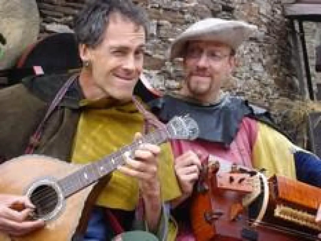 Mittelalterlich abenteuerliches Spielprogramm, Schaukampf und Live-Musik am Sonntag