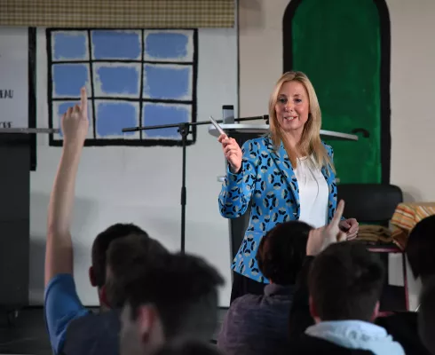 Kultusministerieller Besuch an den Privaten Schulen Krauß in Aschaffenburg Bild: Kultusministerieller Besuch an den Privaten Schulen Krauß in Aschaffenburg