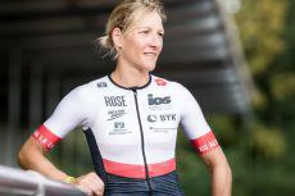 Mareen Hufe beste Deutsche beim IRONMAN Hawaii. Sponsor IOS-Technik gratuliert der Markenbotschafterin. Bild: Mareen Hufe beste Deutsche beim IRONMAN Hawaii. Sponsor IOS-Technik gratuliert der Markenbotschafterin.