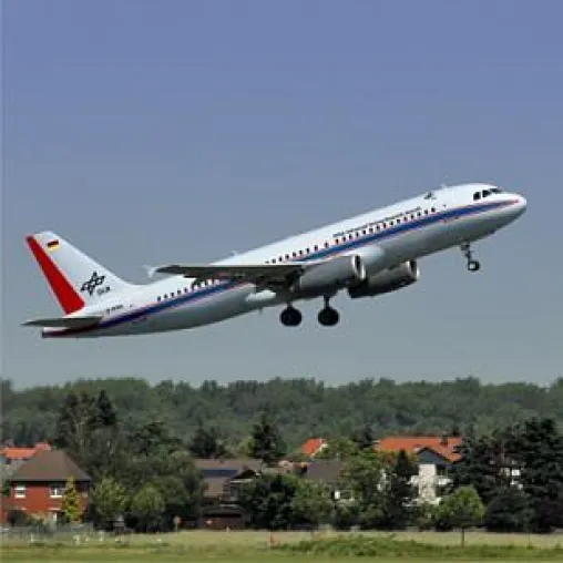 Auf der Messe „f-cell 2008“ zu sehen - Brennstoffzellen liefern Bordstrom im Flugzeug Bild: Auf der Messe „f-cell 2008“ zu sehen - Brennstoffzellen liefern Bordstrom im Flugzeug