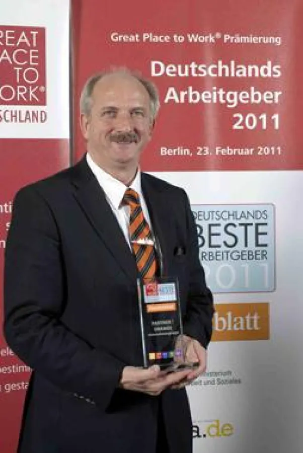 Rudolf Gabrielczyk, geschäftsführender Gesellschafter der PARTNER/ORANGE-Gruppe, nahm in Berlin die Auszeichnung zu einem der best