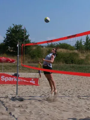 Bild: Der Spaß am Beachvolleyball steht im Vordergrund