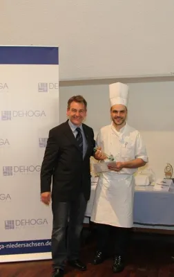 Bild: Badhotel Sternhagen: Auszubildender Tim Skebe gewinnt die Bronzemedaille bei der DEHOGA