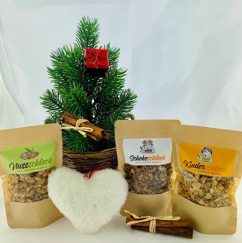 Kleine Tüten mit Bio-Granola als sinnvolle Adventskalender Füllidee.