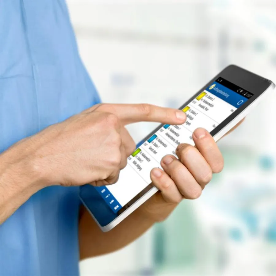 Die Krankenhauslogistik-Software Logbuch im Einsatz (Beispielfoto)
Quelle: Billion Photos/Shutterstock.com