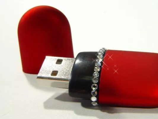 Bild: Ein Kundengeschenk für Business-Frauen - USB-Stick „Lady Crystals“ bringt femininen Erfolg elegant zum Ausdruck