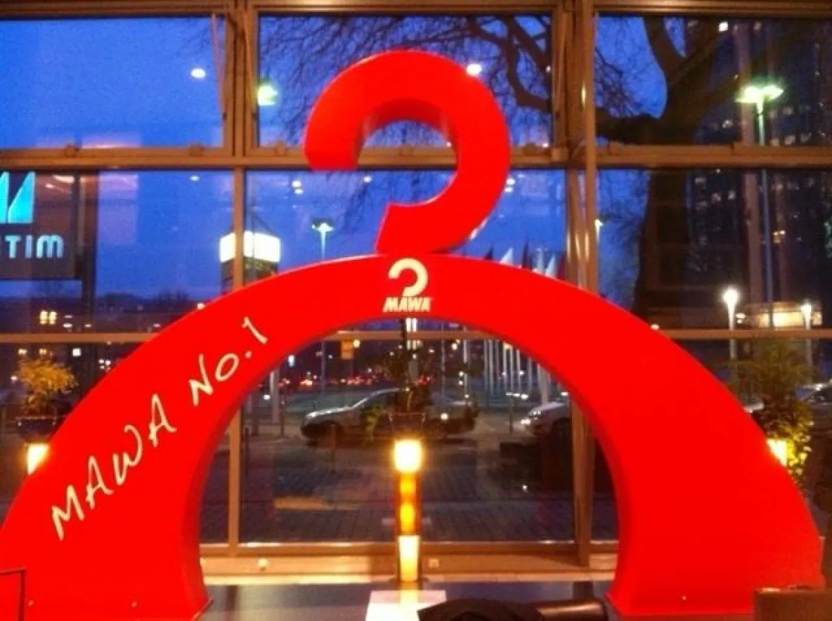 MAWA No. 1, der weltgrößte Holzkleiderbügel