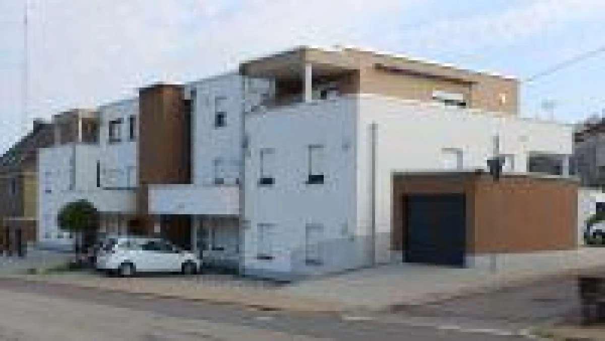 Gerade in Großstädten und Ballungszentren ist Wohnraum knapp, Wandbaustoffe wie der KLBQUADRO könnten hier zeitnah helfen