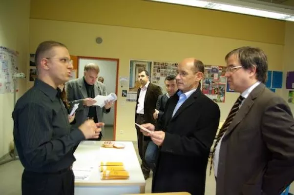 Bild: Schweinegrippealarm an Schulen – Gemeinsames Lernen geht online weiter