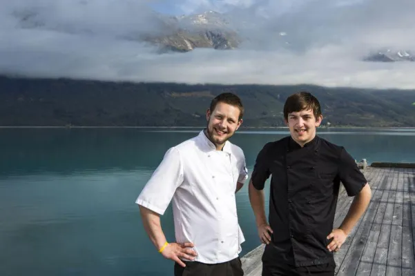 Bild: Vier Köche, vier Wochen, Neuseelandhirsch zieht positive Bilanz zum Austauschprogramm und plant Neuauflage