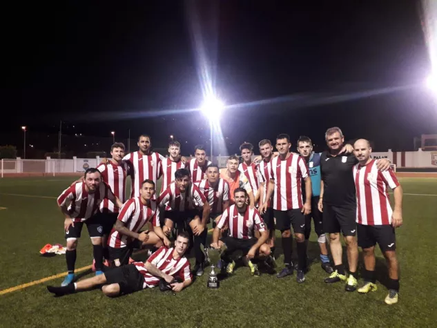 Bild: Fußballer Victor Lochmann steigt beim URL Shortener lmy.de ein