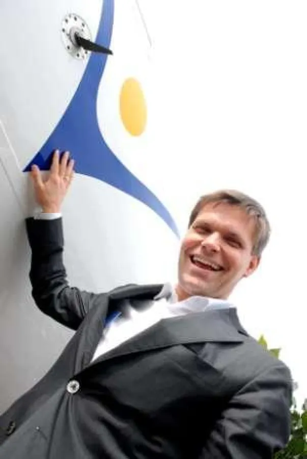 InterSky-Geschäftsführer Claus Bernatzik freut sich über die Preissenkung.