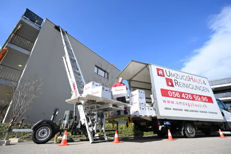 Bild: Alles aus einer Hand in Zürich und Aargau: UmzugsHaus koordiniert Umzug, Reinigung und ergänzende Services