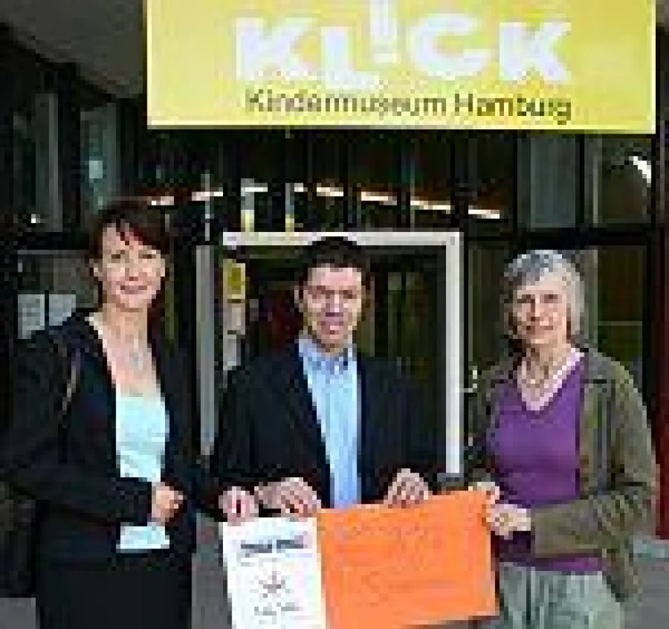 von links nach rechts, Susanne Wussack (Hamburger Business Club), Jan Leminsky (WuWei Hamburg) und Margot Reinig (Kl!ck Kindermuseum)