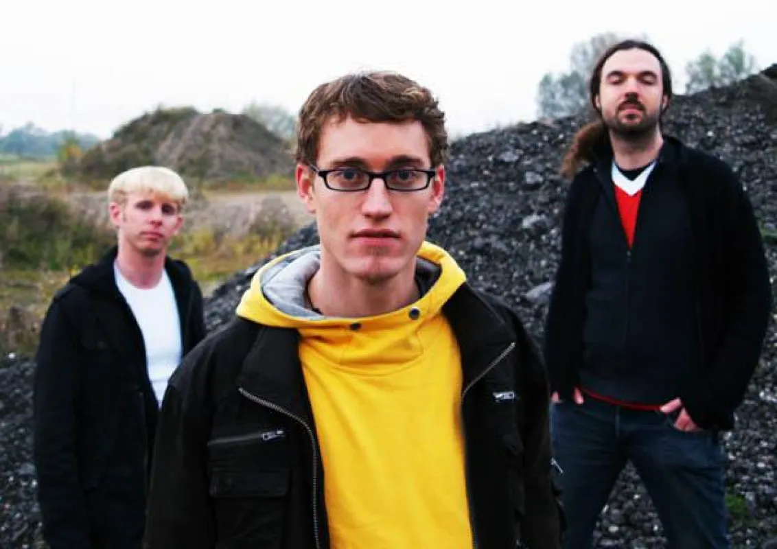 Alex Hinz (Drums), Philipp Kraus (Voc./Git.), Laurenz Mösbauer (Bass) - von links nach rechts
