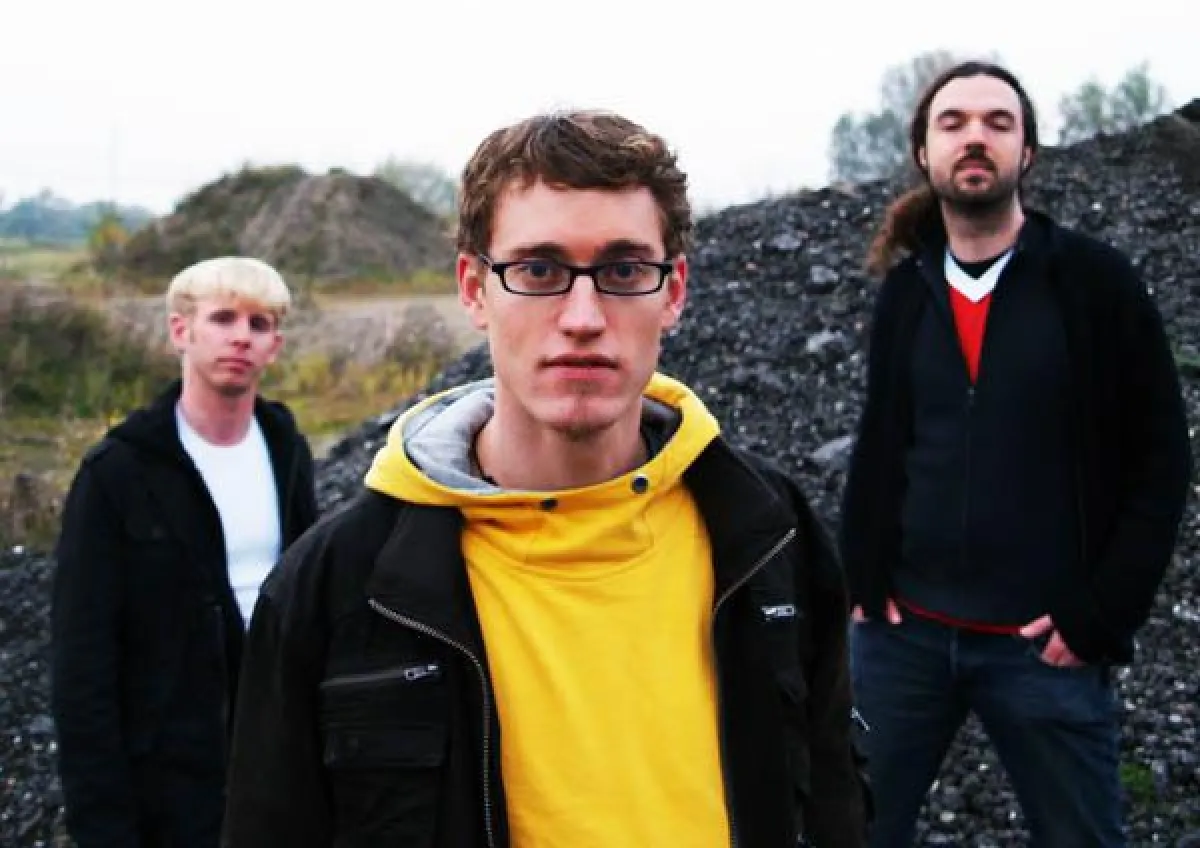 Alex Hinz (Drums), Philipp Kraus (Voc./Git.), Laurenz Mösbauer (Bass) - von links nach rechts