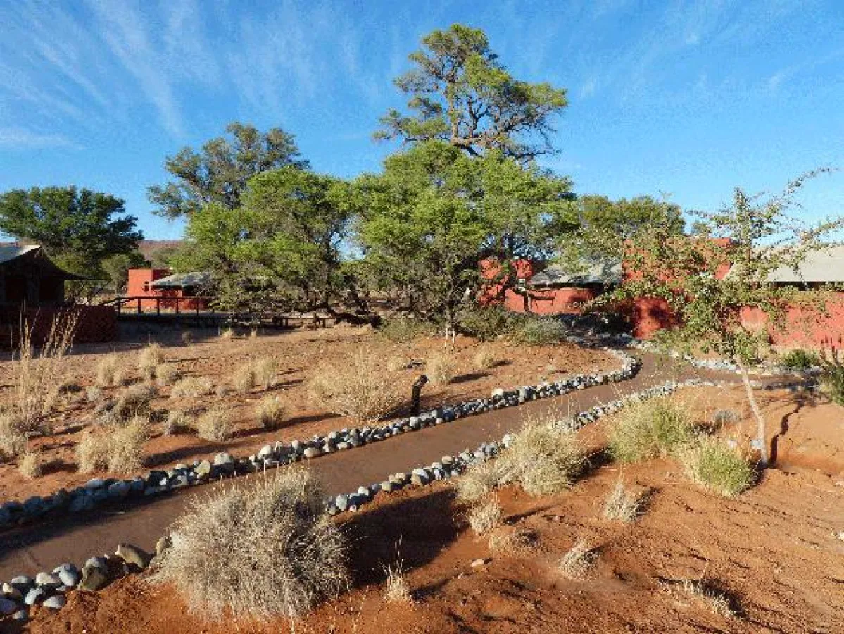 Barrierefreie Sossusvlei Lodge in Namibia, buchbar bei Iwanowski's Reisen