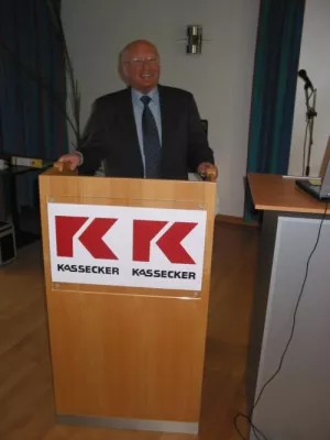 Bild: Josef Schmidt referiert - Kassecker Bauleiter- und Poliertag 2009