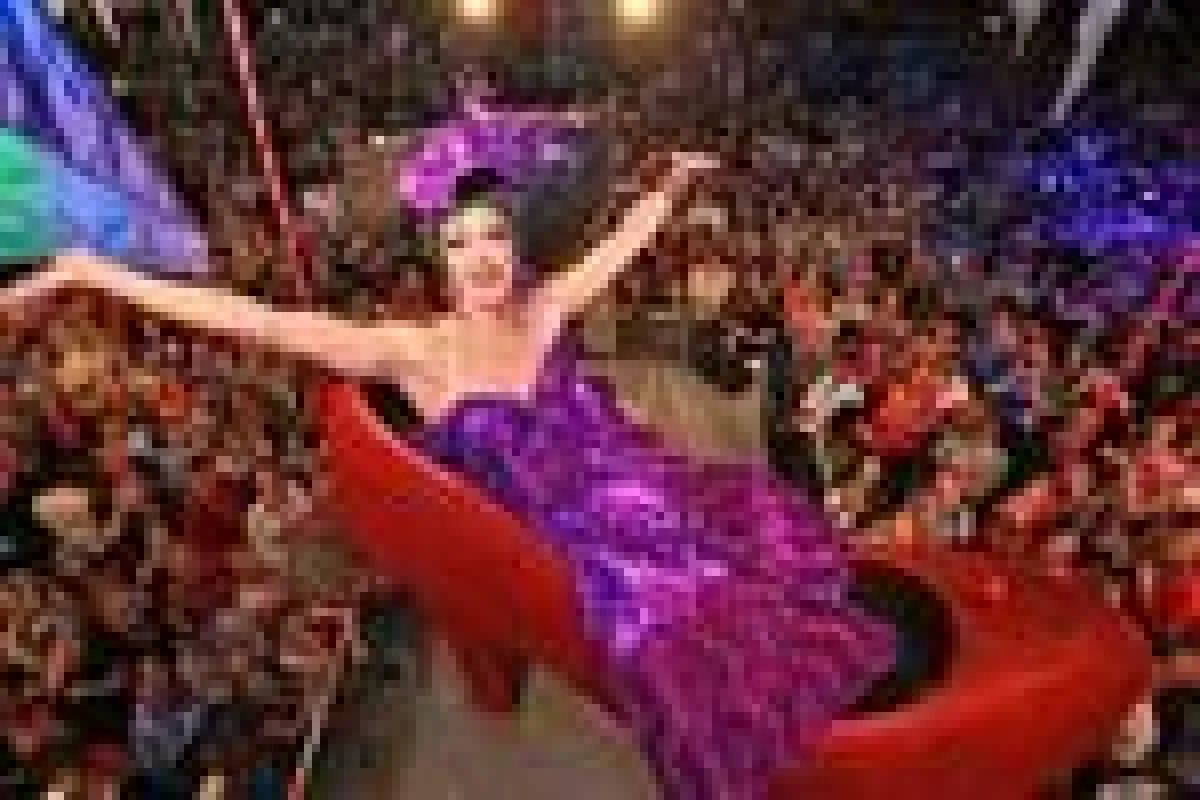 Drag Queen Drop (c) Andy Newman Florida Keys News Bureau